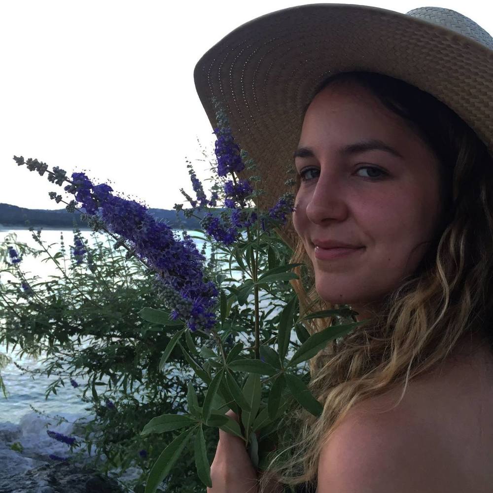 Meet your Posher, Lily